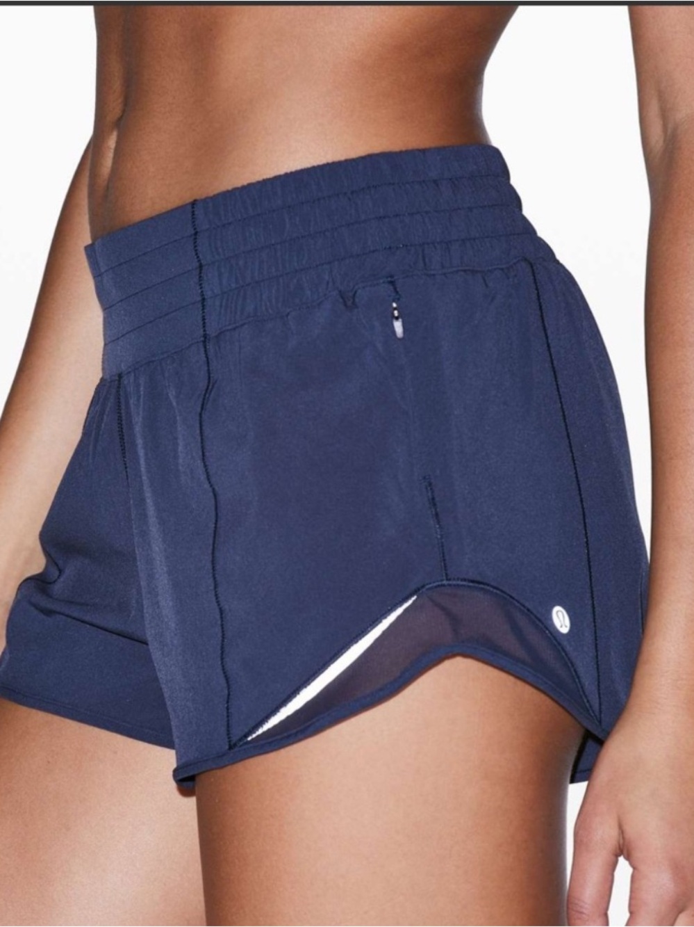 Lululemon Hotty Hot Short II *2.5"
True Navy Sz 6